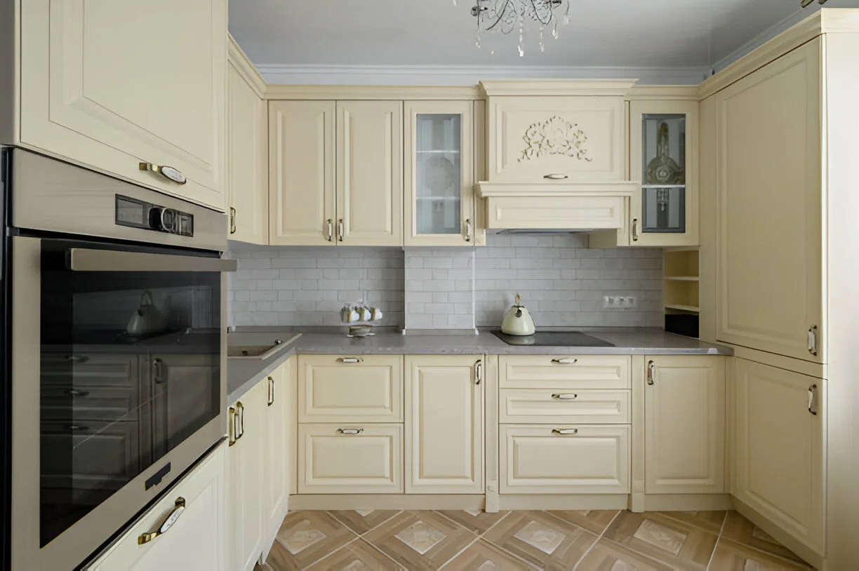 Cream Glazed Kitchen Cabinets